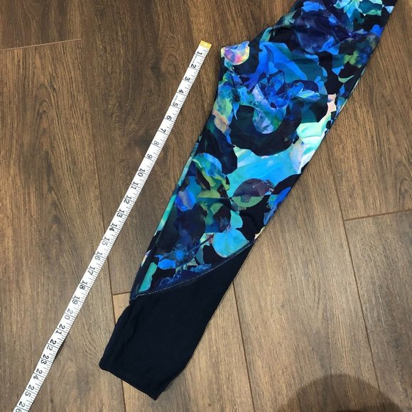 Athleta Women's Sz XS Mystique Chaturanga Capri Leggings Mesh 212389-01 - Picture 3 of 11